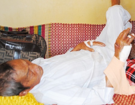Cụ Lẫm đang điều trị tại bệnh viện.