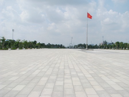 Quảng trường Hùng Vương- được xem là Quảng trường lớn nhất khu vực ĐBSCL hiện nay.