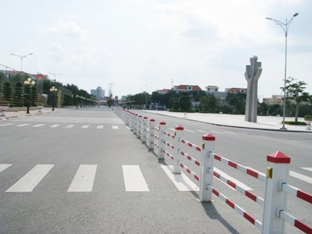 Quảng trường Hùng Vương có mặt tiền đường Nguyễn Tất Thành- một tuyến đường đẹp nhất Bạc Liêu.