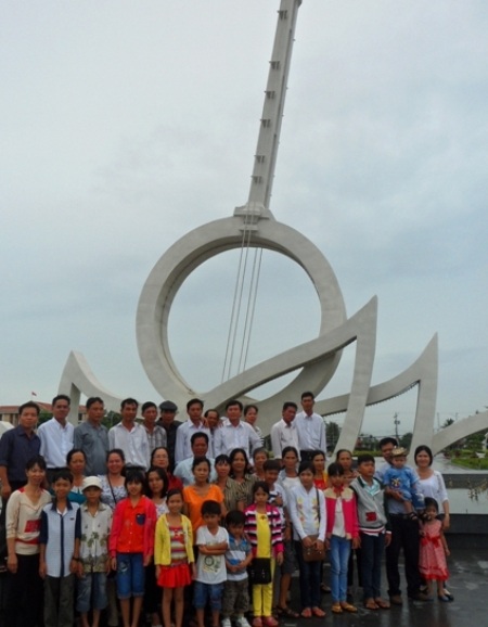 Quảng trường Hùng Vương có mặt tiền đường Nguyễn Tất Thành- một tuyến đường đẹp nhất Bạc Liêu.