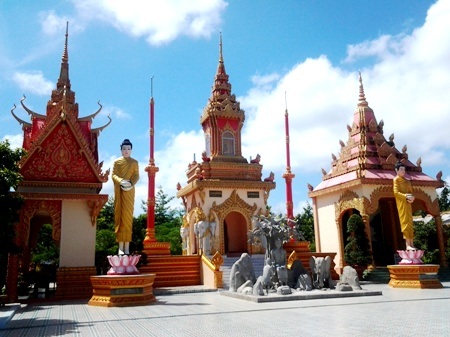 Thăm ngôi chùa Khmer hơn 100 năm tuổi ở Bạc Liêu - 6 Các tháp...