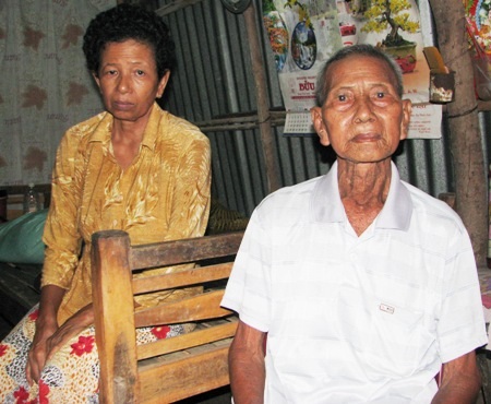 ....và đã hư hại, dột nát khắp nơi.