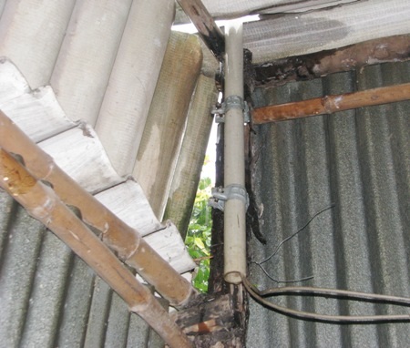 ....và đã hư hại, dột nát khắp nơi.