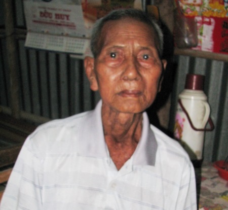 Thương cảnh cha già, con câm khốn khổ trong ngôi nhà sắp sập