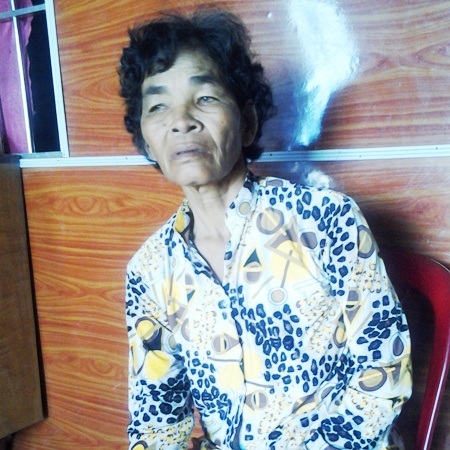 Cha mẹ chết dưới tay bác ruột, 5 đứa trẻ thơ dại thành mồ côi - 6 Bà Pil- mẹ chị Na vẫn còn bàng hoàng trước cái chết của con gái.