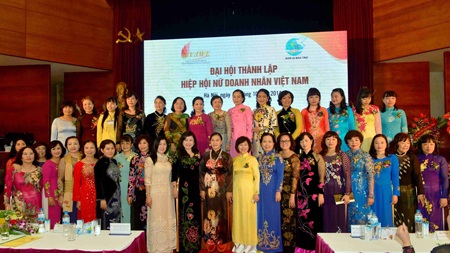 6 nữ tướng đứng đầu Hiệp hội Nữ doanh nhân Việt Nam - 1 Các nữ doanh nhân trong ngày ra mắt Hiệp hội nữ Doanh nhân Việt Nam