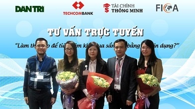 Hàng nghìn người tham gia buổi tư vấn trực tuyến trên FICA - 1 Các chuyên gia nhận hoa chúc mừng từ BTC cuộc tư vấn trực tuyến