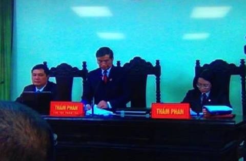 "Bầu" Kiên rụng rời khi lĩnh án 30 năm tù - 1 HĐXX khẳng định hành vi vi phạm pháp luật của bầu Kiên và các bị cáo