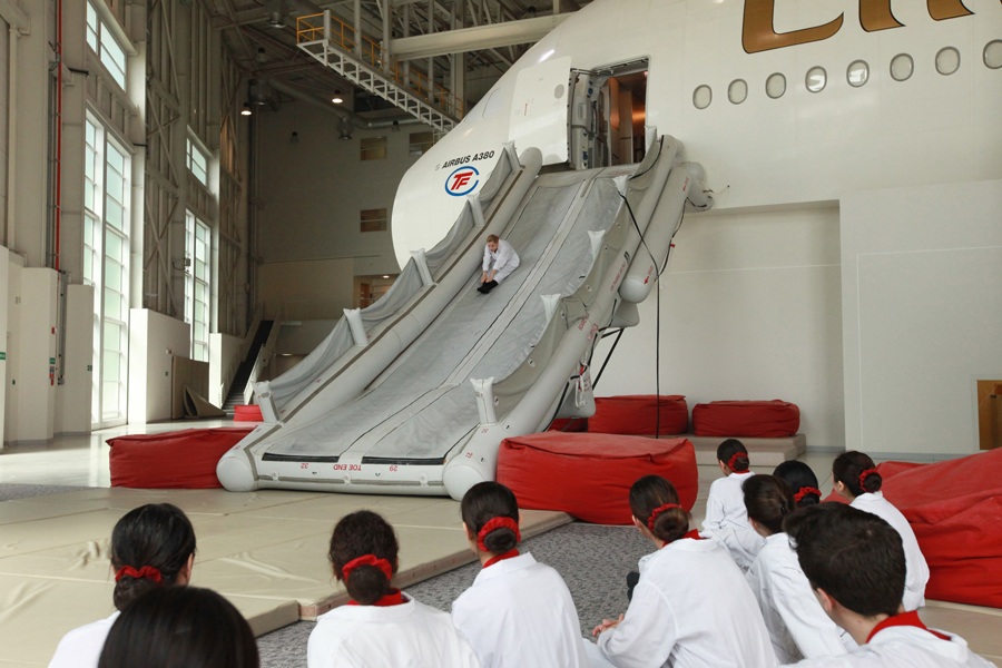 Mục sở thị “lò luyện” tiếp viên của hãng hàng không Emirates - 4 Mục sở thị “lò luyện” tiếp viên của hãng hàng không dát vàng Emirates