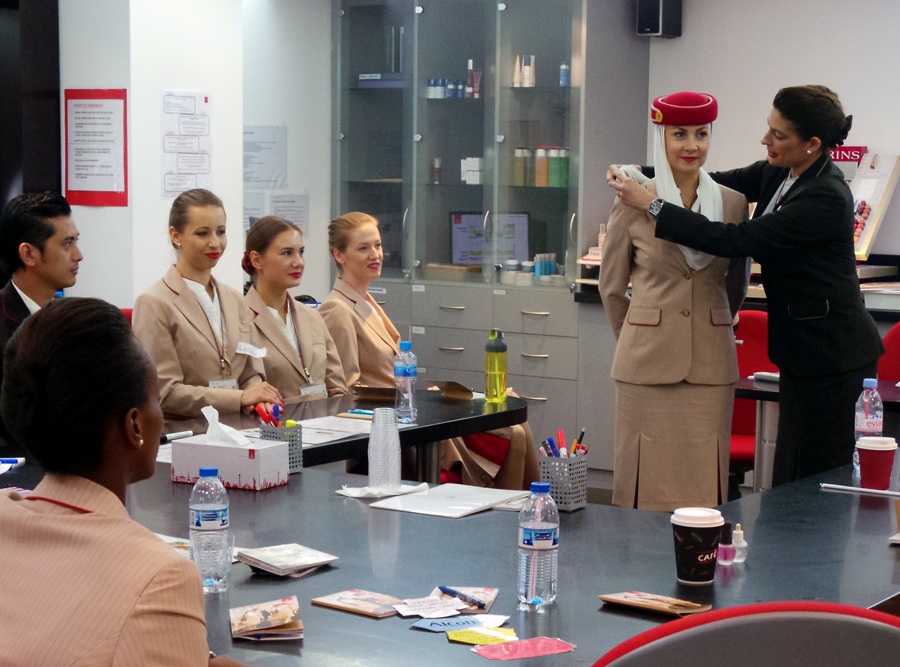 Mục sở thị “lò luyện” tiếp viên của hãng hàng không dát vàng Emirates
