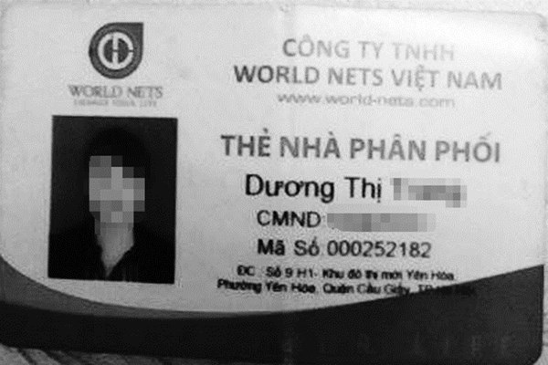 Sập bẫy bán hàng đa cấp - 2 Nguyễn Thị Hoài đang làm thêm ở quán bi-a lấy tiền trả nợ cho tiệm cầm đồ. Ảnh: Quang Lộc.