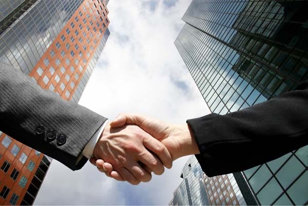 Gạo, cá đổi iPhone, ôtô: Chơi sòng phẳng quốc tế? - 1 Gạo, cá đổi iPhone, ôtô: Chơi sòng phẳng quốc tế?