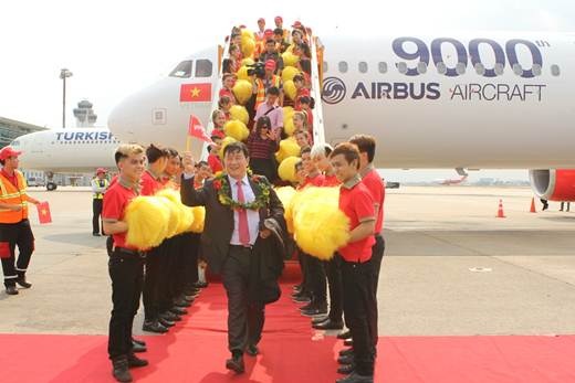Chiếc máy bay A321 thứ 9.000 của Airbus thuộc về Vietjet - 3 Những hành khách đầu tiên trên tàu bay mới A321 của Vietjet