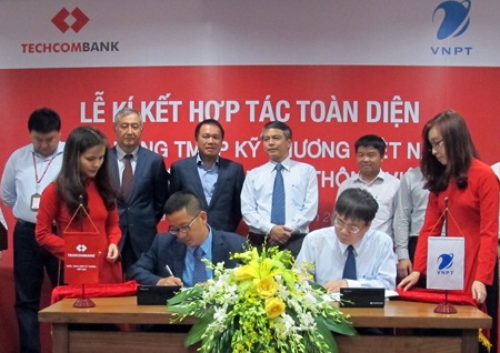 Techcombank hỗ trợ nhiều giải pháp tài chính và thanh toán cho VNPT - 1 Quang cảnh buổi lễ ký kết
