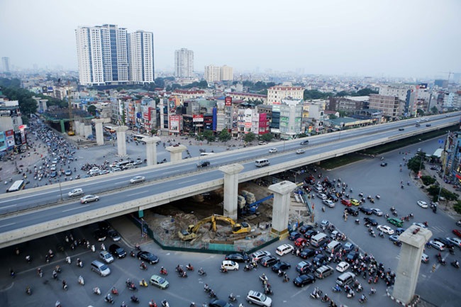 Vay 5 tỷ USD/năm: Nợ công sắp chạm trần vẫn không dừng lại - 2 Nợ công gần chạm trần cho phép trong khi sức ép trả nợ ngày càng lớn.