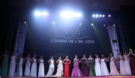Toàn cảnh 20 cô gái góp mặt trong đêm chung kết Hoa khôi sinh viên Luật 2014