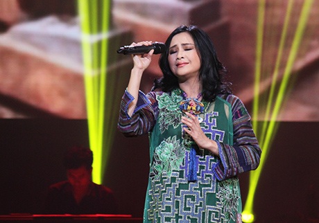 Lan Anh thả hồn vào giai điệu của Mẹ yêu con