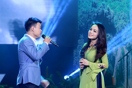 Thắng Lợi và Lan Anh song ca Đường Trường Sơn xe anh qua