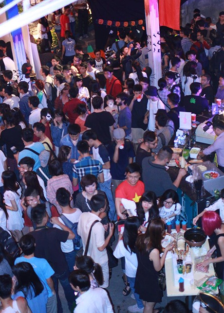 Bữa tiệc Halloween sớm đông nghẹt người tham gia