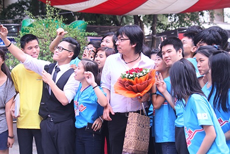 “Giáo sư Xoay”: Giới trẻ nghiện mạng xã hội vì... sợ bị bỏ rơi - 4 Anh Dũng phân tích về lợi và hại của mạng xã hội