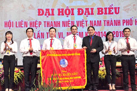 Hội nhận bằng khen của Trung ương Hội LHTN Việt Nam