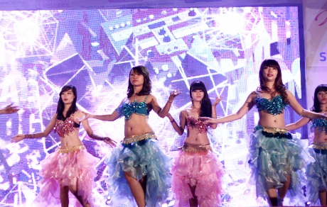  DJ Minh Trí cùng những người bạn của mình nhận được sự ủng hộ cuồng nhiệt của khán giả