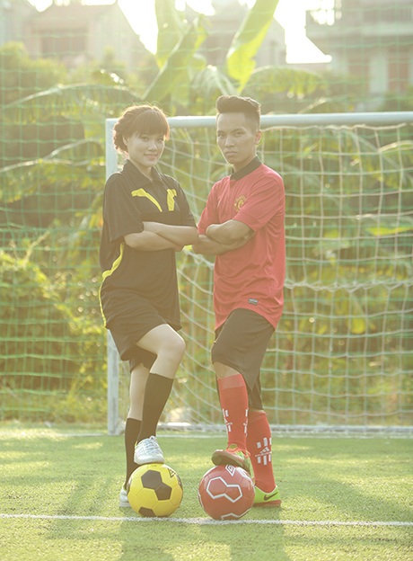 Cặp đôi đình đám làng tâng bóng nghệ thuật