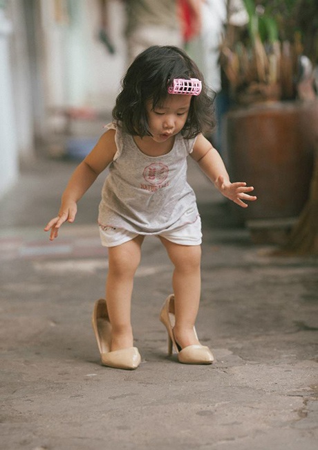 Bộ ảnh xúc động về người mẹ đơn thân và cô con gái nhỏ - 9 M.C