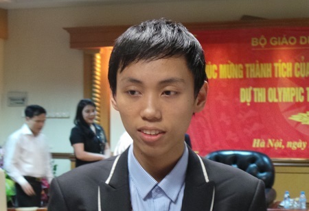 Nữ PGS trẻ nhất Việt Nam được vinh danh Gương mặt trẻ Thủ đô tiêu biểu - 2 Nguyễn Thế Hoàn - một trong 10 Gương mặt trẻ Thủ đô tiêu biểu 2014
