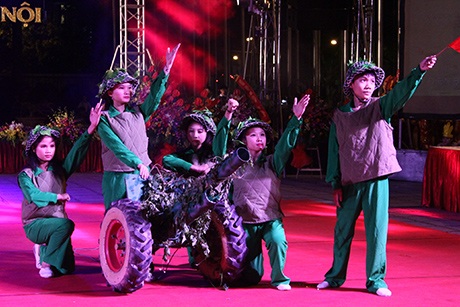 Màn diễn dân vũ của huyện Phúc Thọ mang hơi thở của chiến thắng Điện Biên Phủ