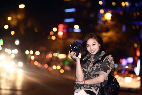 Ngoài thể thao, Ngân Thương cũng thích chụp ảnh, dạo phố đêm như bao bạn trẻ khác