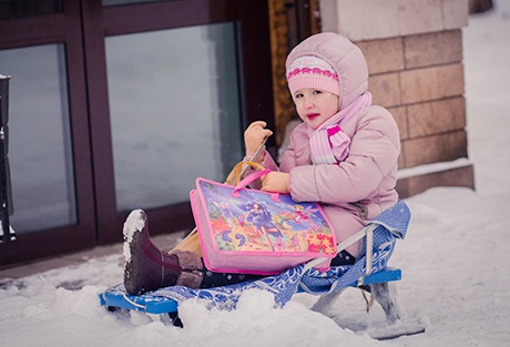 Chiếc ván trượt tuyết là món đồ chơi yêu thích của trẻ em Nga trong mùa đông