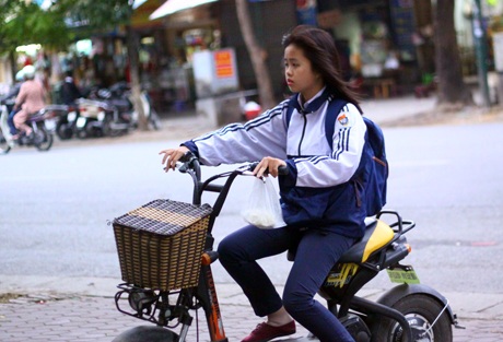 Học sinh đồng loạt mặc đồng phục mùa đông