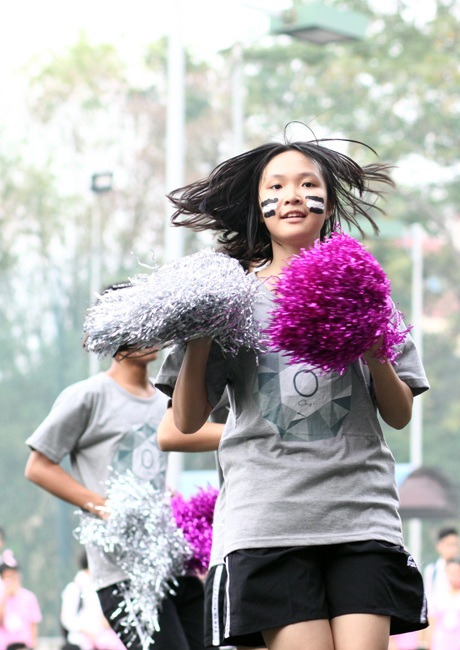 Cô gái dễ thương của nhà O say trong màn vũ đạo sôi động