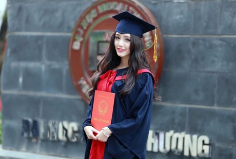 Ngoài ra Kim Ngân còn nổi tiếng với vai trò người mẫu ảnh thời trang