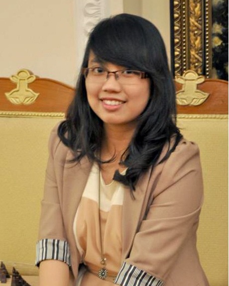Khăn rằn, áo cờ đỏ cùng thanh niên Việt sang thăm Ấn Độ - 3 Đại biểu Đỗ Vân Huyền