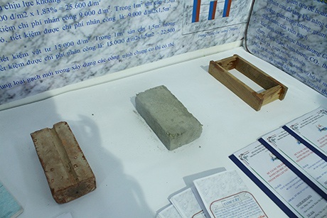 Sản xuất tơ sợi từ thân cây chuối của Trường THPT Vân Tảo (Thường Tín).