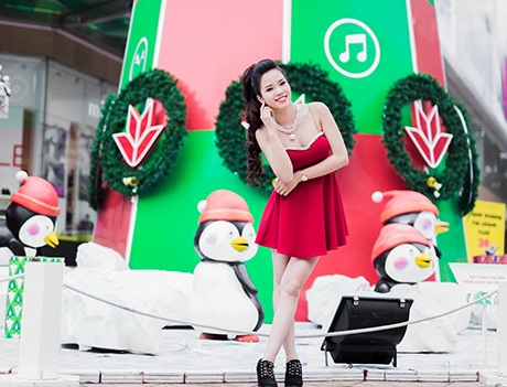 Thiếu nữ Hà thành diện đồ xinh xắn ra phố đón Noel sớm - 10 (Ảnh: Dương Quang Duy)