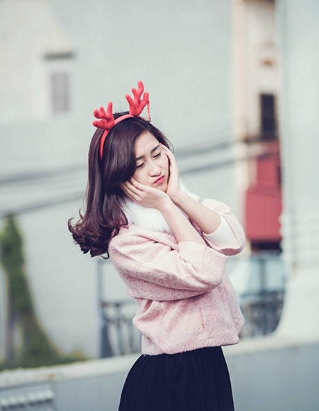 Thiếu nữ Hà thành diện đồ xinh xắn ra phố đón Noel sớm - 3 Cô gái 20 tuổi tranh thủ ngày nghỉ lên phố dạo chơi (Ảnh: Đỗ Tuấn Dũng)