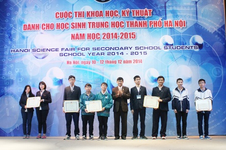 Học sinh chuyên Ams thắng lớn tại cuộc thi KHKT cấp thành phố - 3 5 giải Nhất của cuộc thi khoa học, kỹ thuật dành cho học sinh thành phố Hà Nội lần thứ tư.