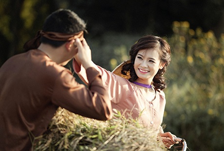 Đôi bạn trẻ muốn có một bộ ảnh cưới khác lạ hơn so với thông thường