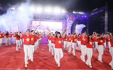 2015 thanh niên Thủ đô biểu dương lực lượng chào đón năm mới