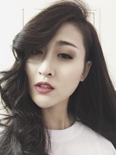 3 hot girl mặt V-line dính "nghi án" phẫu thuật thẩm mỹ - 3 Hà Lade hiện nay có chiếc cằm V-line, mặt thuôn dài