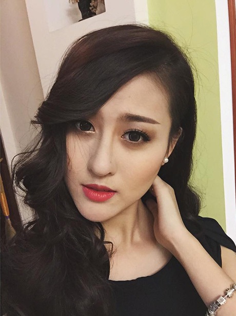 3 hot girl mặt V-line dính "nghi án" phẫu thuật thẩm mỹ - 4 Gương mặt cô mất hẳn vẻ bầu bĩnh đáng yêu, chiếc cằm tròn đã thành nhọn