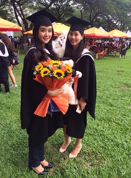 Mẹ của Xuân Mai luôn là người ở bên động viên và chăm sóc cho cô con gái út