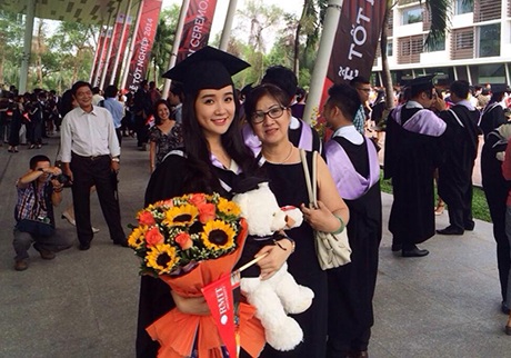 Xuan Mai cho biết cô đã loại bỏ phương án du học vì muốn ở gần mẹ