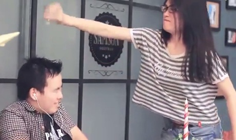 Clip hài hước: Những kiểu người hay gặp trong quán cà phê - 1 Những hình ảnh vui nhộn trong clip