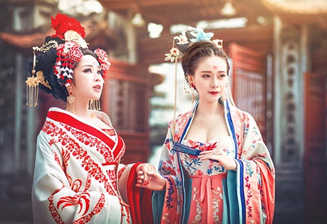 Ngỡ ngàng bộ cosplay phim Võ Tắc Thiên cực chất của thiếu nữ Việt - 3 Và phiên bản Võ Mị Nương và Từ Huệ do hai cô gái Việt thủ vai.