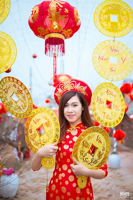 Nữ sinh 9X "dáng tựa người mẫu" khoe sắc trong vườn xuân - 8 Chiều cao nổi bật 1m75 khiến cô luôn nổi bật trong những khung hình