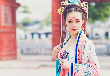 Ngỡ ngàng bộ cosplay phim Võ Tắc Thiên cực chất của thiếu nữ Việt - 4 Và phiên bản Võ Mị Nương và Từ Huệ do hai cô gái Việt thủ vai.